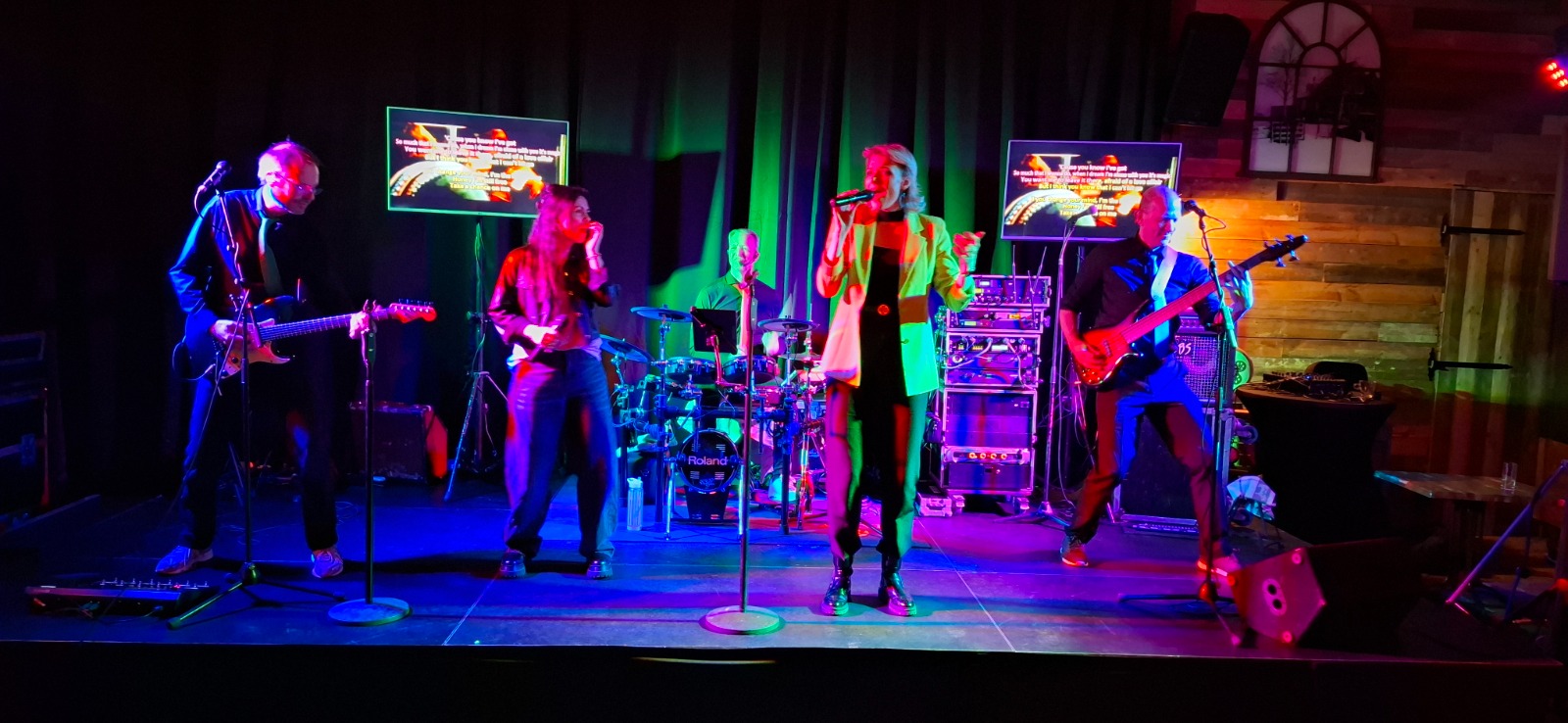 Coverband Jukebox live op het podium